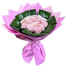 Ramo de 15 rosas rosadas con papel coreano 
